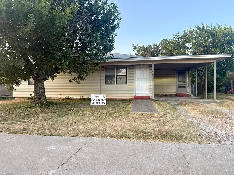 620 W Avenue B — Photo 49