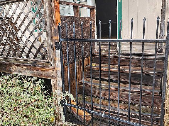3rd image of 819 Belle Aire St
