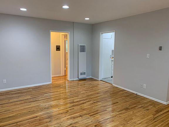 3rd image of 4400 Farmdale Ave #2
