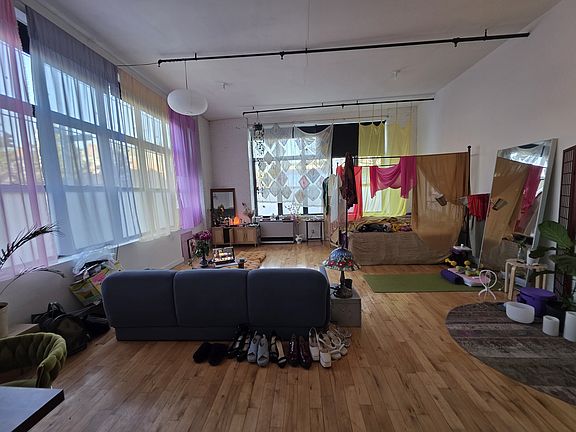 3rd image of 467 Troutman St #1C