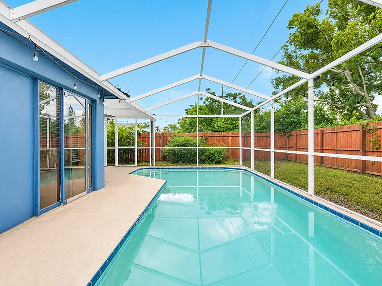3628 Holiday Lake Dr — Photo 22