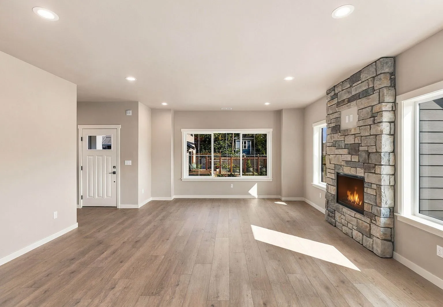 3 bed, 1865 sqft, $3,600 — Photo 3
