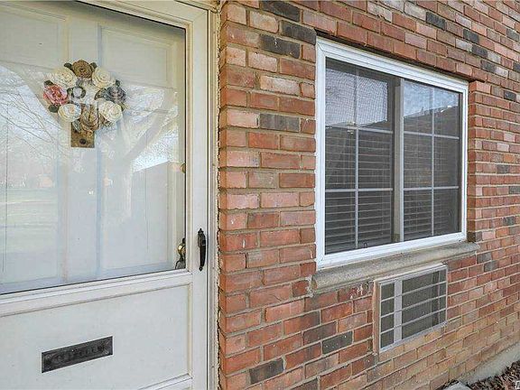 4th image of 162 Jervis Ave #162