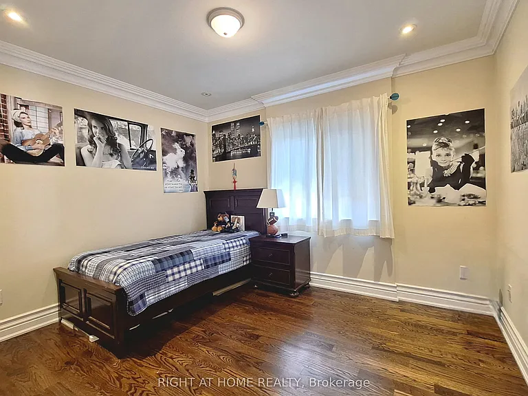 378 Douglas Ave — Photo 16