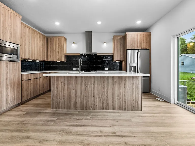 2025 S 56th St — Photo 20