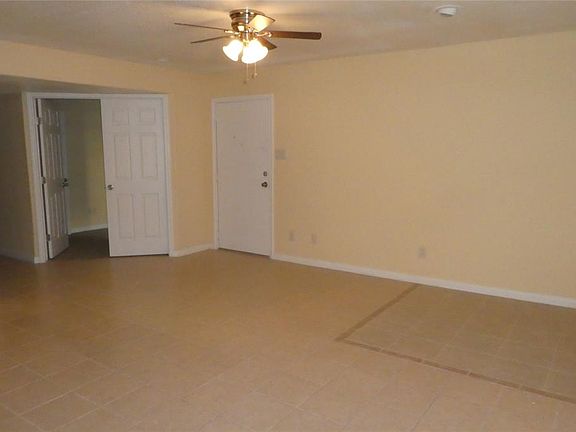 4th image of 16111 Aspenglenn Dr APT 907