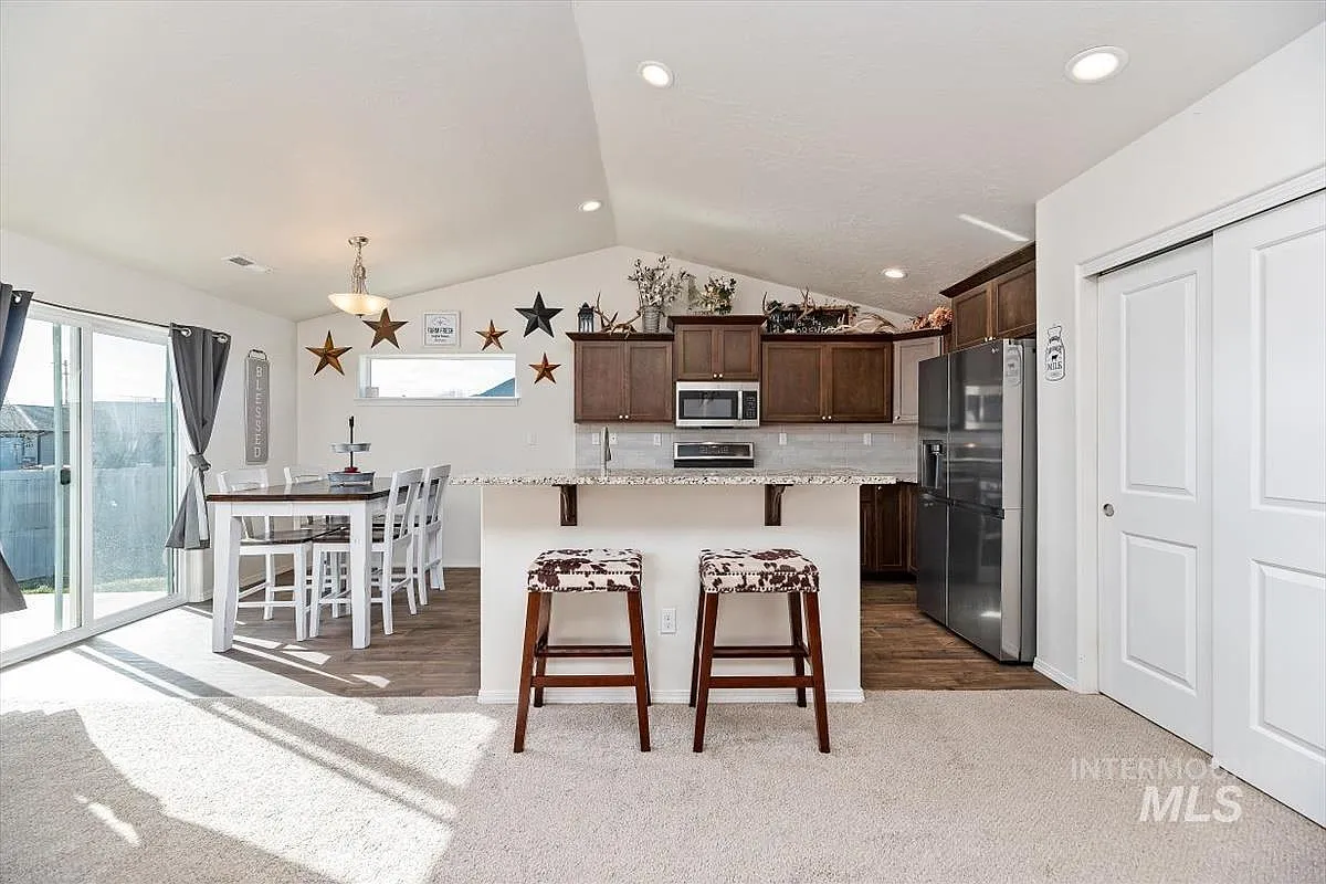 507 Alpine Lake St — Photo 3