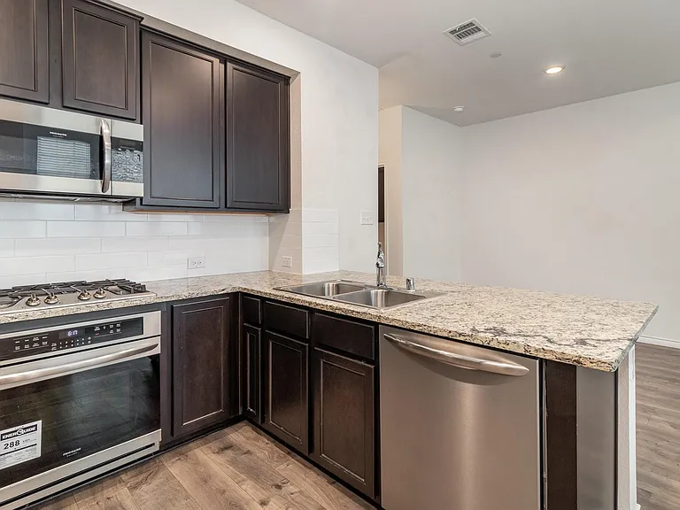 2413 Siskiyou St — Photo 4