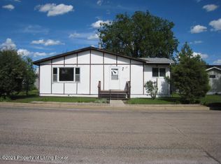 17 2nd Ave SE, Bowman, ND 58623