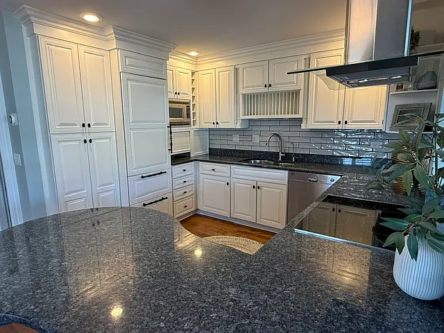 50 Marine Dr #8 — Photo 8