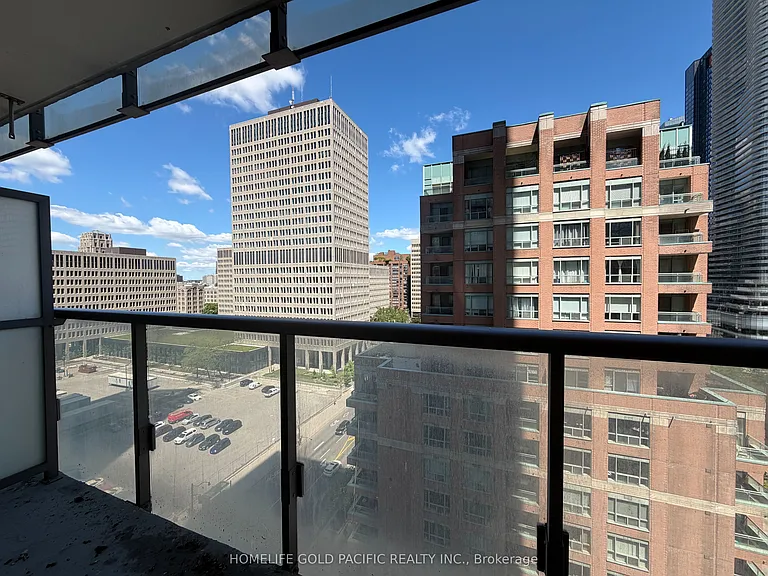 37 Grosvenor St #1205 — Photo 8