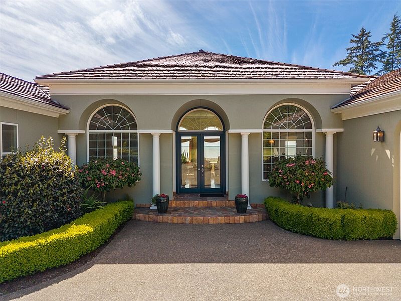 2nd image of 41 Gray Gables Lane