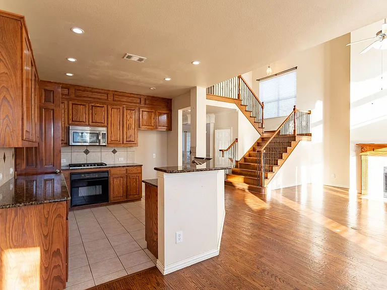 413 Brookmere Ln — Photo 4