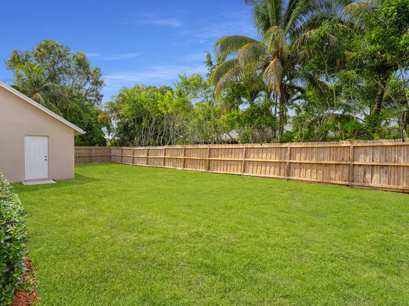 12275 Sannenwood Lane, Wellington, FL 33414