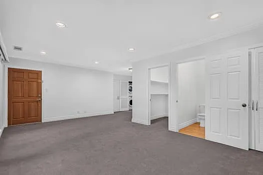 MAIN ROOM