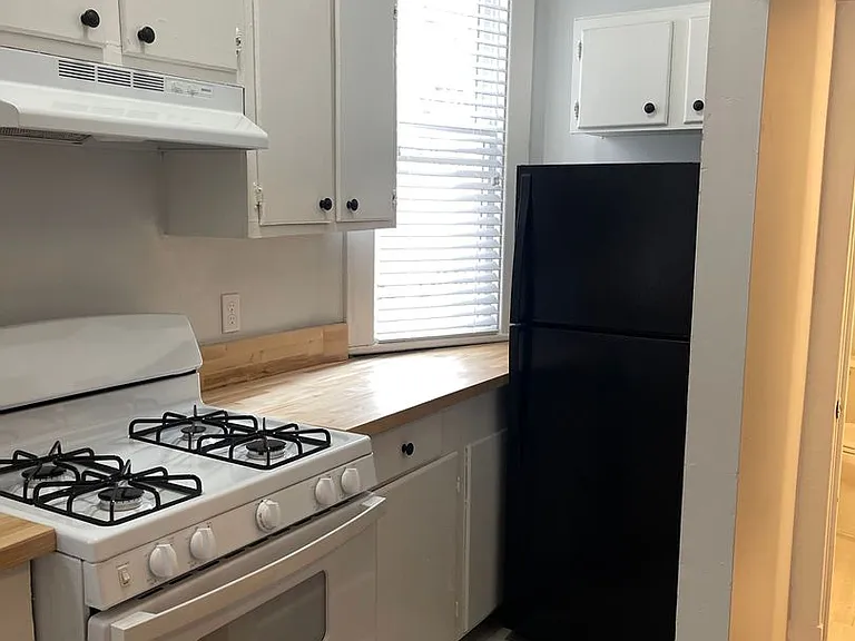 412 E Duffy St — Photo 9