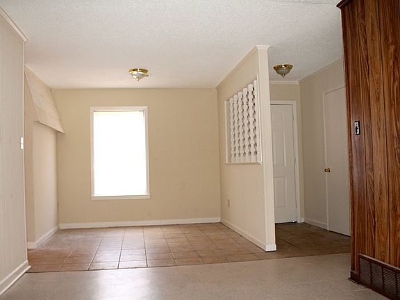 4th image of 4527 Villawood Dr