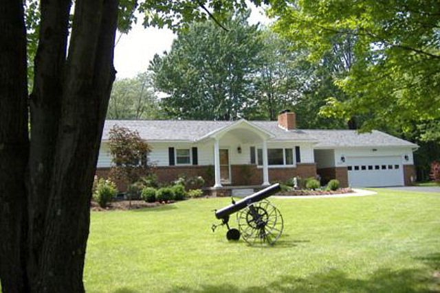 1st image of 10915 Eastview Ave