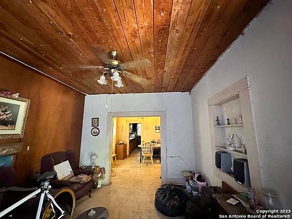 3rd image of 2107 Saunders Ave
