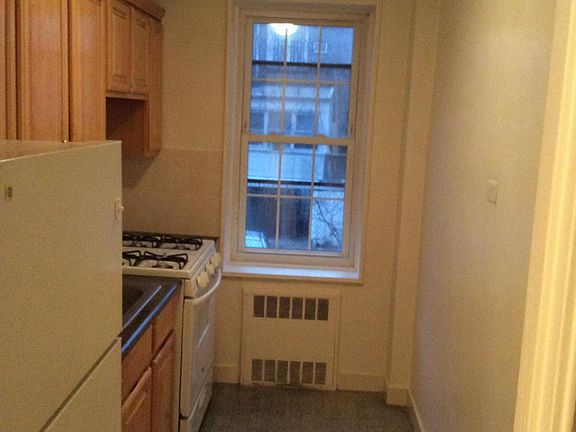 3rd image of 14021 Burden Cres #1