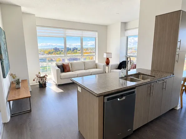 65 Speers Rd #911, Oakville, ON L6K 0J1