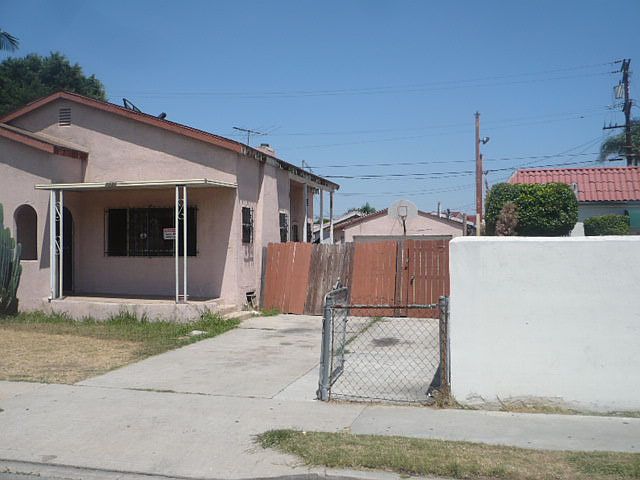 2nd image of 7130 Passaic St Huntington Park Ca #90250