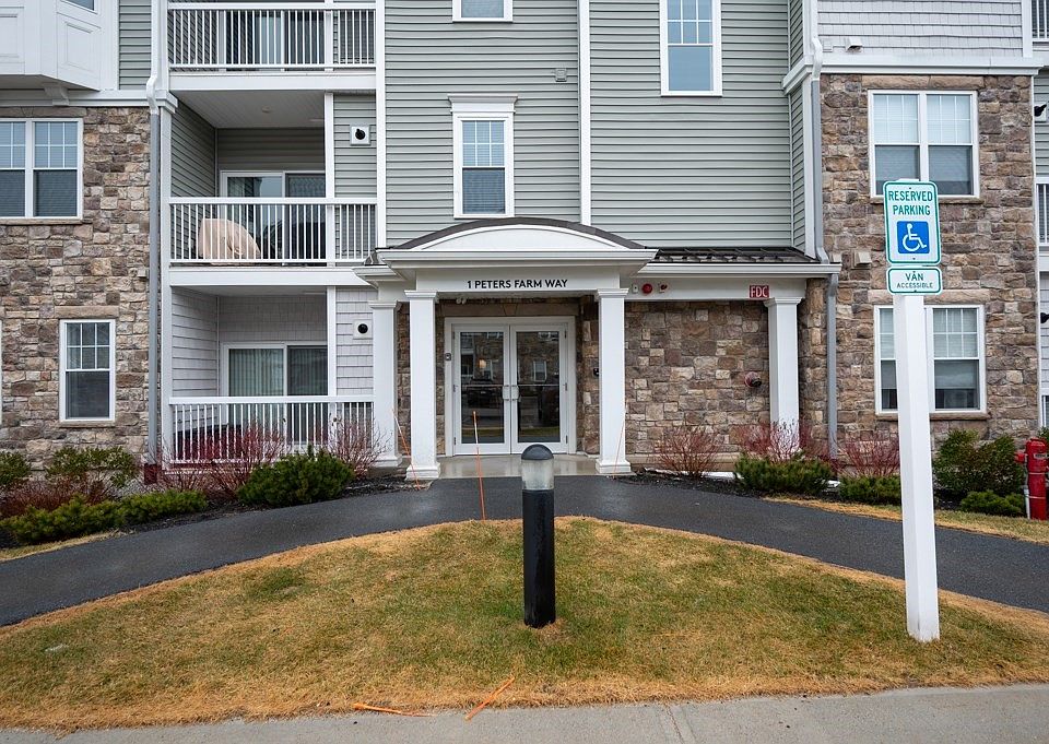 1st image of 1105 Peters Farm Way #105