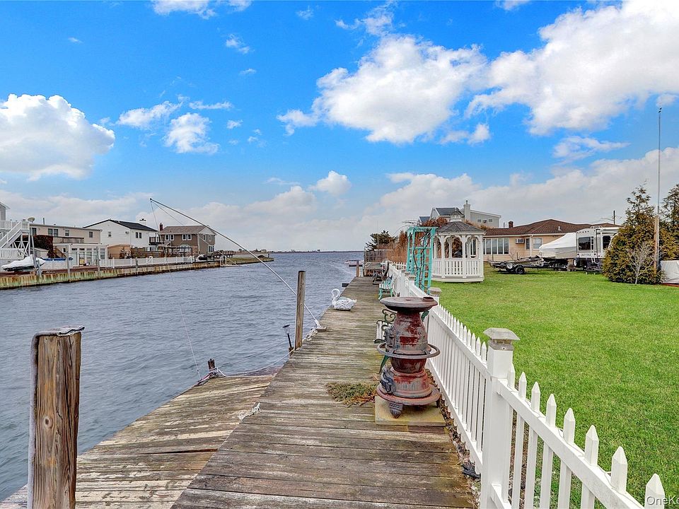 1st image of 31 Roneck Court