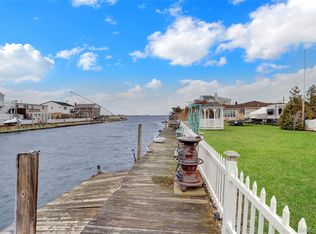 31 Roneck Court, Shirley, NY 11967