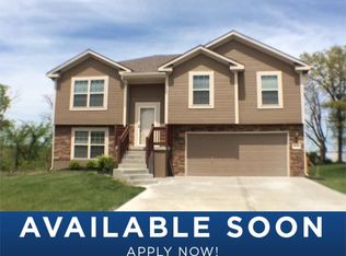 1614 NW Hilltop Ln, Grain Valley, MO 64029