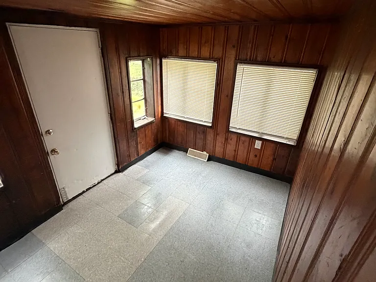 7547 Rowles Ave — Photo 8