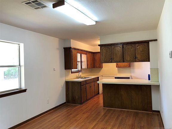 4th image of 603 S 1st Ave