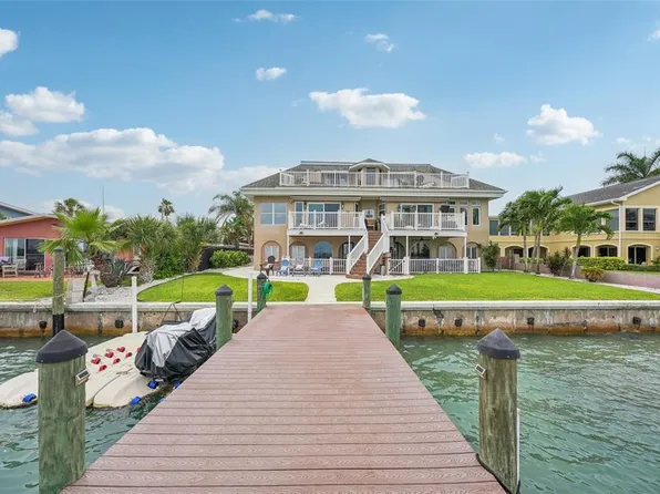 220 126th Ave APT 3, Treasure Island, FL 33706