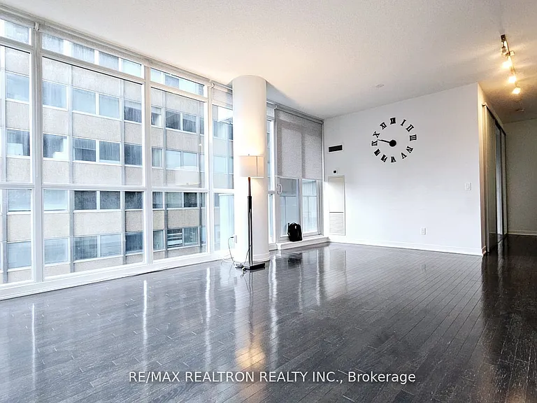 770 Bay St #712 — Photo 5