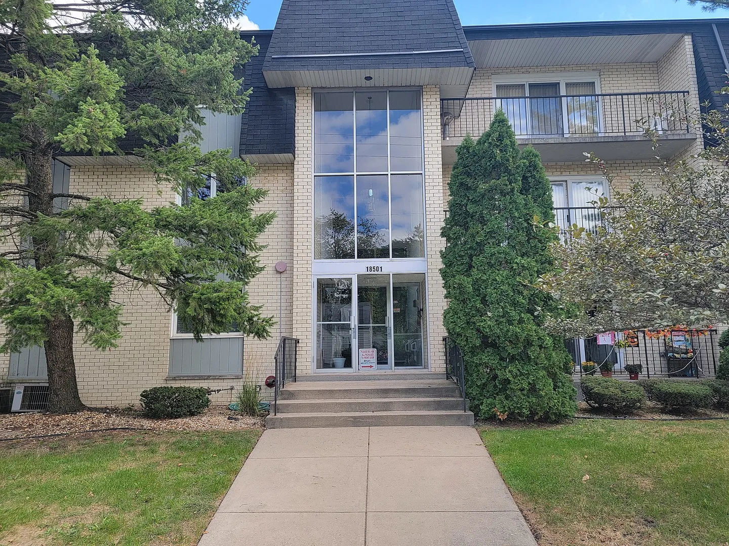 18501 Wentworth Ave APT 2A photo 1