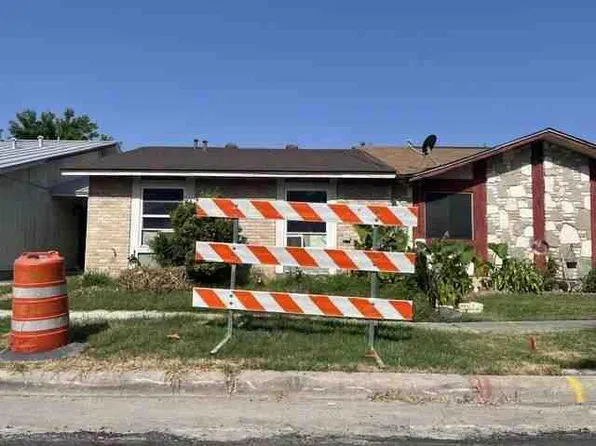 1221 Klondike St, San Antonio, TX 78245