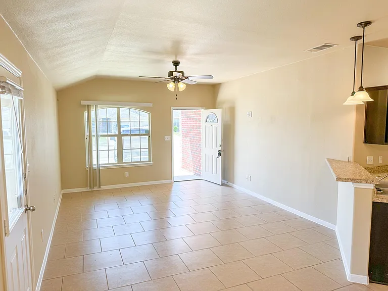 1203 Loyal Ln #B — Photo 3