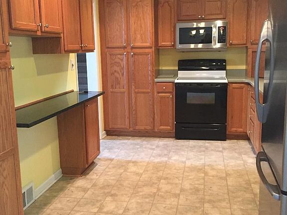 3rd image of 8232 Green Valley Dr