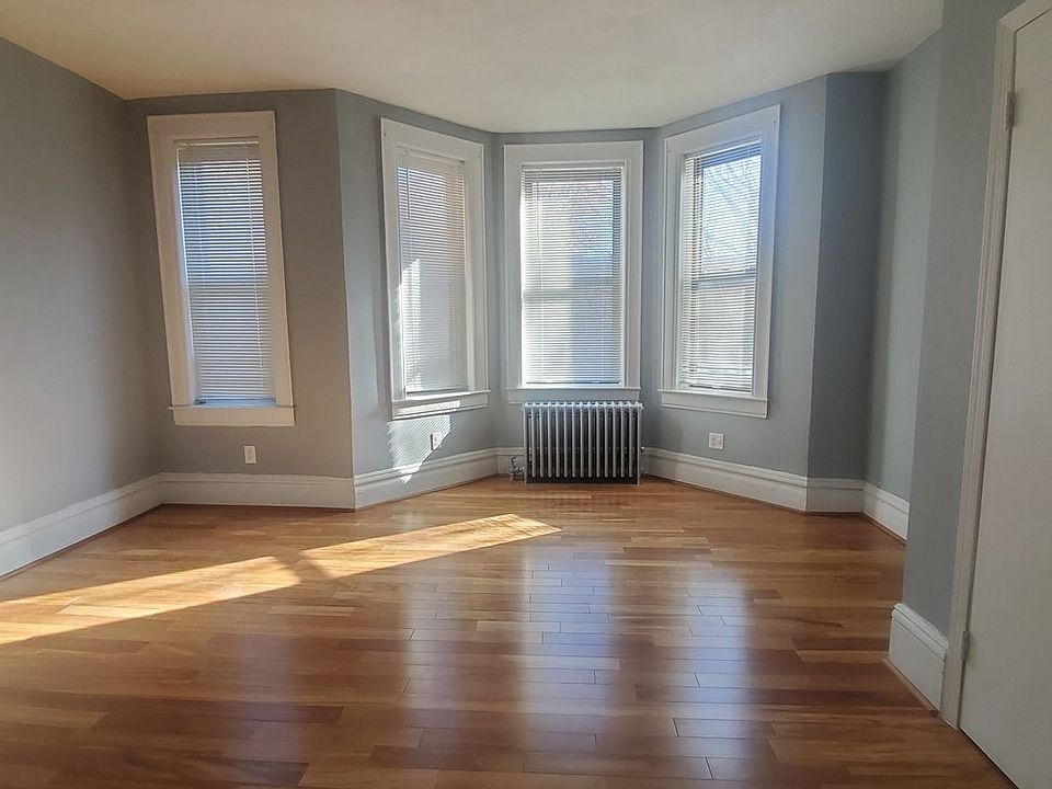1st image of 35 Stephens Ct #3