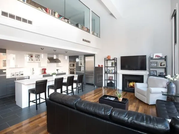 201 Newbury St APT 208, Boston, MA 02116