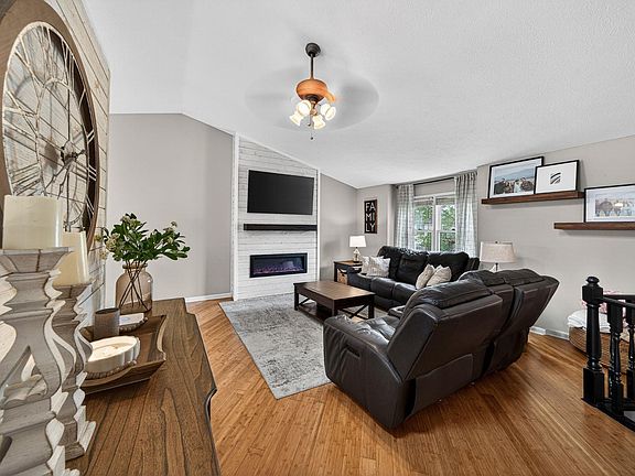 2nd image of 4137 Greenglade Ct