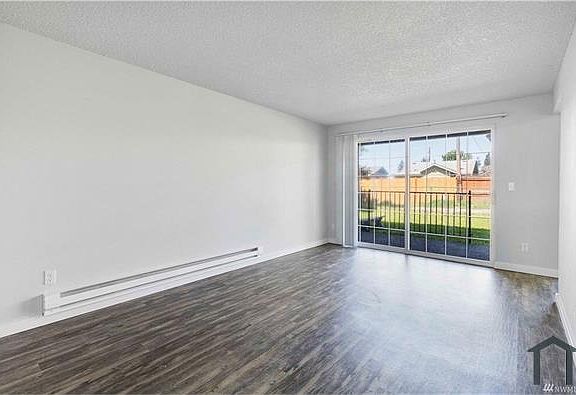 4th image of 245 15th St SE #9