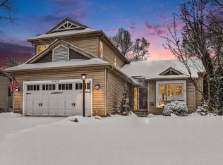 51619 Meadow Pond Dr, Granger, IN 46530