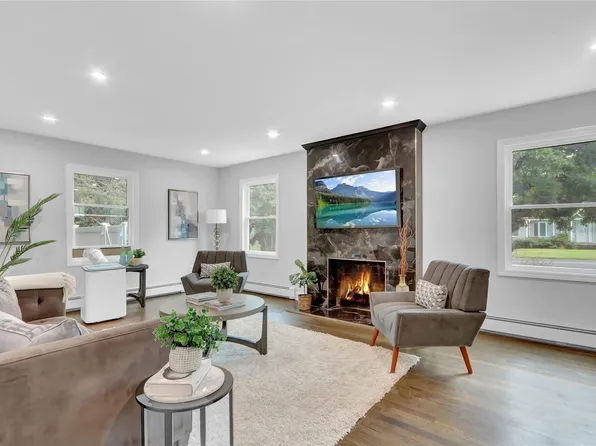 183 W 21st Street, Huntington Station, NY 11746