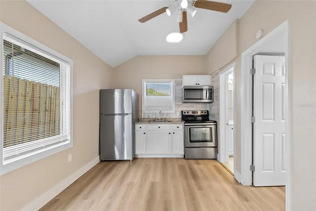 1 bed, 1.0 bath, 450 sqft, $1,199 — Photo 2