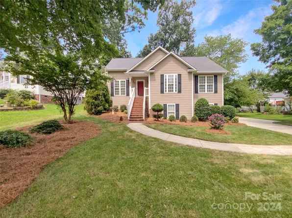 2072 Samantha Dr, Kannapolis, NC 28083