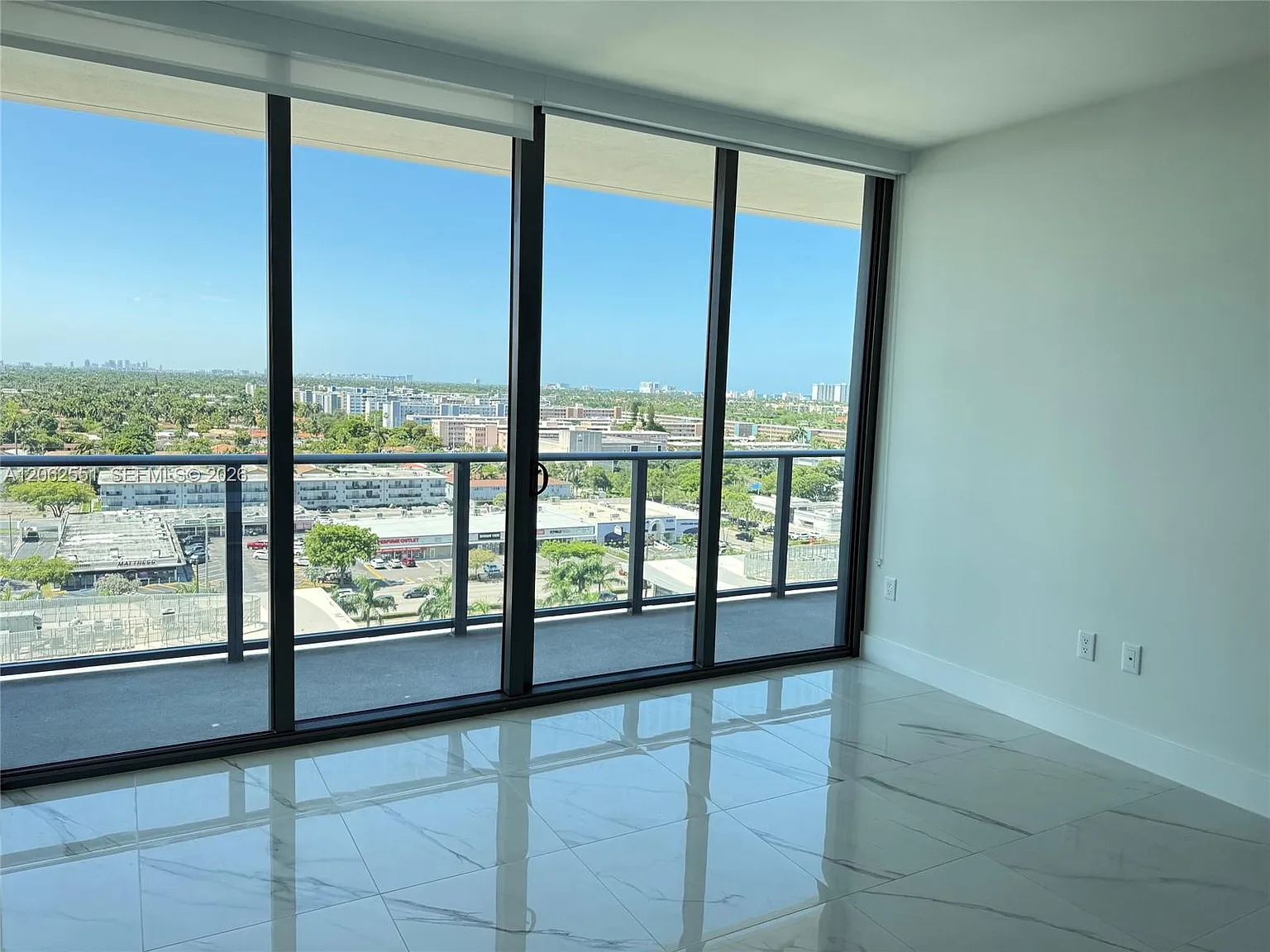 Hallandale Oasis — Photo 2