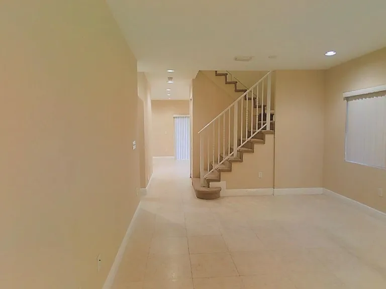 Royal Oaks Townhomes — Photo 6