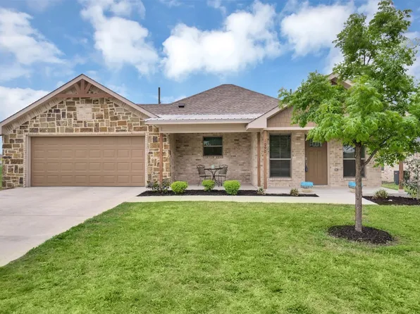1090 Western Hills Dr, Ferris, TX 75125