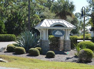 40 Endeavour Dr, Panacea, FL 32346